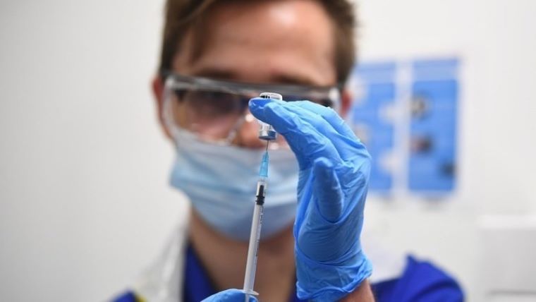 Ερευνητές εισηγούνται να γίνεται μετά από περισσότερο χρόνο η 2η δόση του εμβολίου της Pfizer