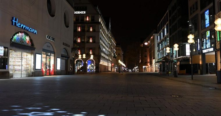 Το Ανώτατο Δικαστήριο της Βάδης-Βυρτεμβέργης ακυρώνει απόφαση της τοπικής κυβέρνησης για απαγόρευση της κυκλοφορίας από τις οκτώ το βράδυ