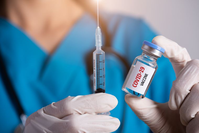 Handelsblatt: Η Ελλάδα και άλλες χώρες παράδειγμα για επιτυχή διαδικασία εμβολιασμού