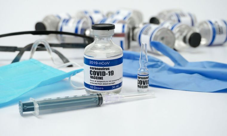 Μπορούν τα εμβόλια να μειώσουν τη μετάδοση της COVID-19; – Τα νεότερα δεδομένα