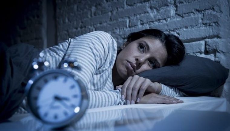 Αϋπνία και υπερκόπωση αυξάνουν τον κίνδυνο μόλυνσης από κορονοϊό
