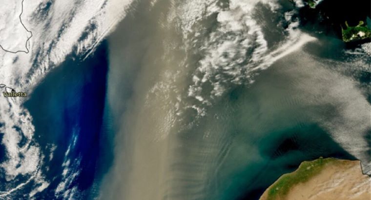 Σύννεφο σκόνης 800 χιλιομέτρων από την Αφρική «πνίγει» την Ελλάδα