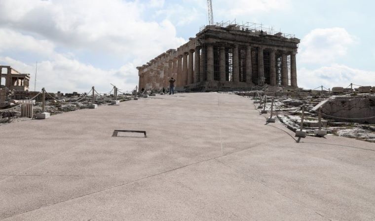 Πρόεδρος Συλλόγου Ελλήνων Αρχαιολόγων: Φτάσαμε στο τσιμέντωμα της Ακρόπολης! Να σταματήσει η ντροπή