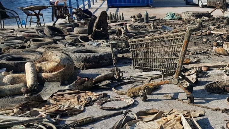 Σταθμούς συλλογής θαλάσσιων απορριμμάτων εγκαθιστά ελληνική εταιρεία, παρουσιάζοντας μια καλή πρακτική γαλάζιας οικονομίας