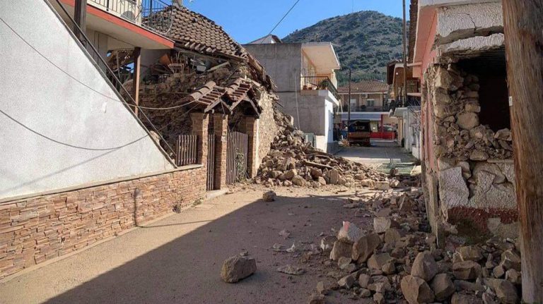 Ελασσόνα: Θα στηθούν σκηνές στο γήπεδο Δαμασίου για τους κατοίκους που τα σπίτια τους υπέστησαν ζημιές από το σεισμό
