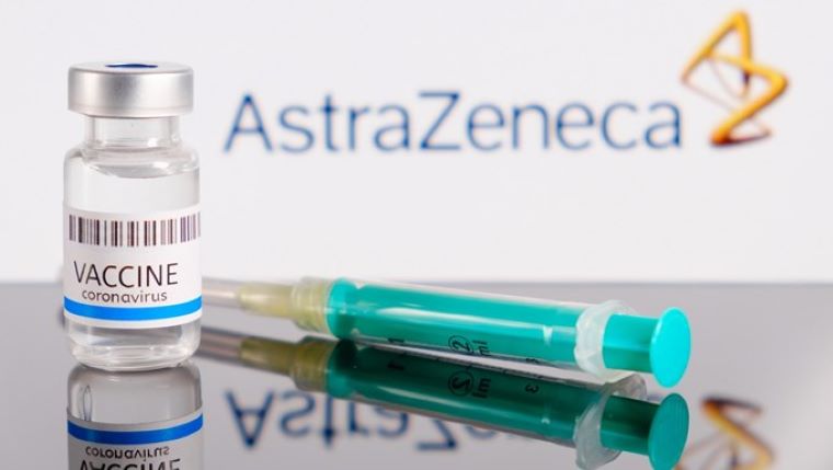 Η Ελλάδα αναμένει τις αποφάσεις του ΕΜΑ για το εμβόλιο της AstraZeneca