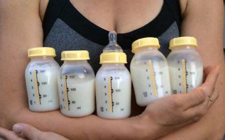 Μητέρες που πέρασαν κορονοϊό ή έκαναν εμβόλιο πουλάνε μητρικό γάλα για 72 ευρώ το κιλό