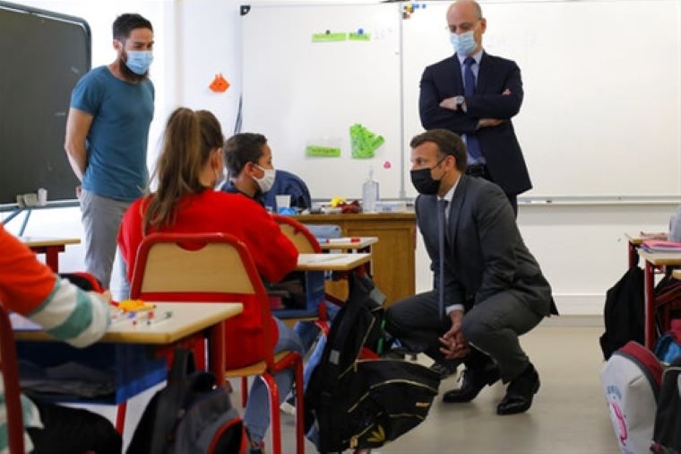 Γαλλία: Επιστρέφουν στο σχολείο οι μαθητές των μικρότερων τάξεων