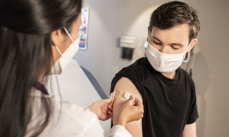 Μέχρι τις 30 Ιουνίου θα μπορεί να εμβολιαστεί όποιος ενήλικος επιθυμεί