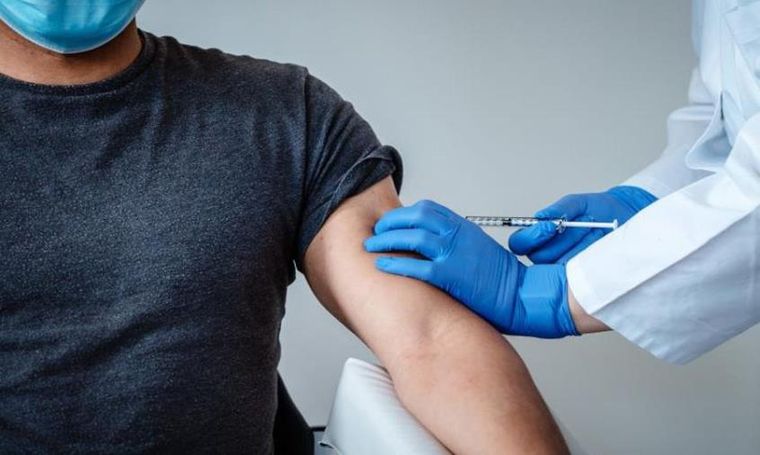 ΗΠΑ: Ξεκίνησαν οι εμβολιασμοί άνω των 18 ετών