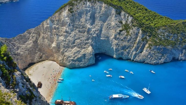 Η Daily Telegraph προτείνει 15 ελληνικά νησιά για διακοπές