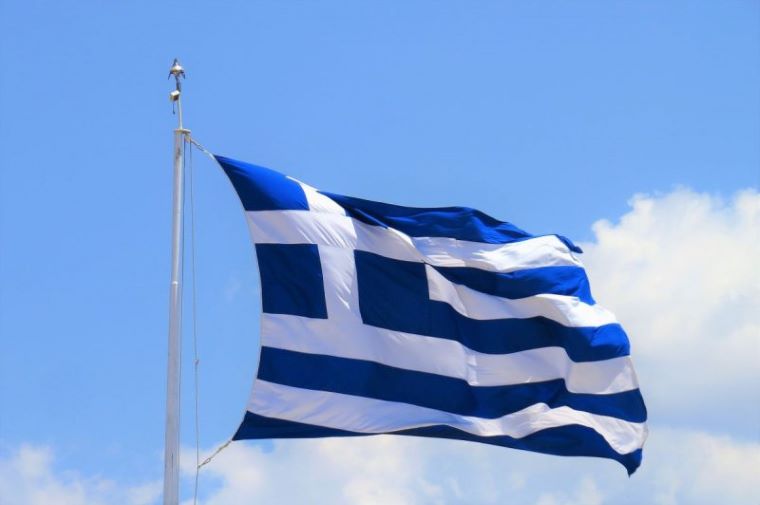Η μεγαλύτερη ελληνική σημαία στον κόσμο θα υψωθεί με αερόστατο στη λίμνη Πλαστήρα