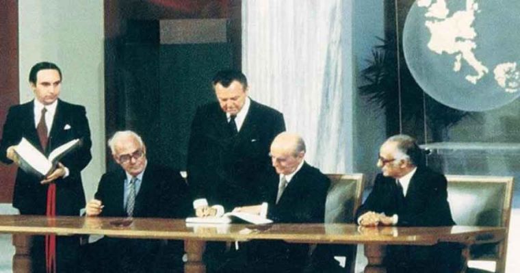 42 χρόνια πριν: Η υπογραφή της Συνθήκης Προσχώρησης της Ελλάδας στην ΕΟΚ – Οι ομιλίες των πρωταγωνιστών, τα δημοσιεύματα του Τύπου