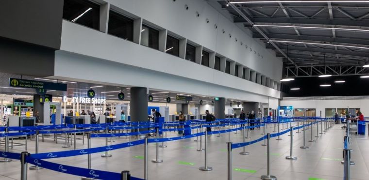 Στη Θεσσαλονίκη ο πρωθυπουργός για την τελετή εγκαινίων 14 αναβαθμισμένων περιφερειακών αεροδρομίων