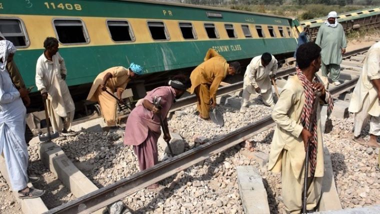Τραγωδία στο Πακιστάν: Τουλάχιστον 36 νεκροί σε σιδηροδρομικό δυστύχημα