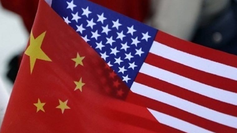 ΗΠΑ: Μακραίνει η «μαύρη λίστα» με τις κινεζικές εταιρείες στις οποίες απαγορεύονται αμερικανικές επενδύσεις