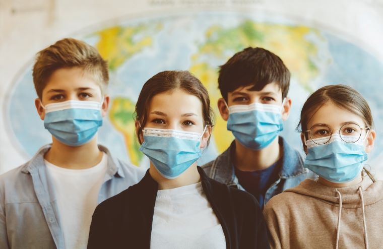 Έφηβοι με Covid έχουν τριπλάσια πιθανότητα να χρειαστούν νοσηλεία από ό,τι εκείνοι με γρίπη
