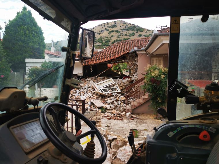 N. Παππάς: Η κυβέρνηση έχει εγκαταλείψει τους πληγέντες από τον σεισμό στα χωριά της Λάρισας, χωρίς αποζημιώσεις και ανάμεσα στα χαλάσματα