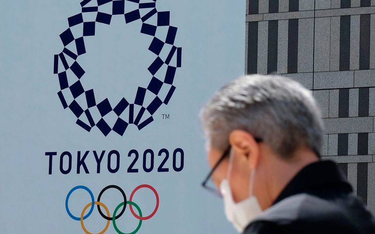 Δυο Ιάπωνες έχουν γυρίσει όλον τον κόσμο για τους Ολυμπιακούς Αγώνες, αλλά στη χώρα τους δεν θα τους δουν