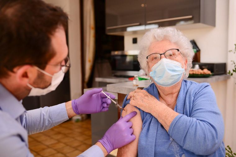Πρόγραμμα εμβολιασμού κατ’ οίκον ξεκινά ο Δήμος Αθηναίων
