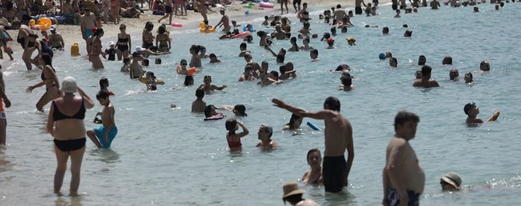 Στις παραλίες διασπείρεται ο ιός τα σαββατοκύριακα σύμφωνα με τις διακυμάνσεις στο ιικό φορτίο των λυμάτων