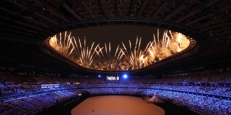 Τελετή έναρξης Ολυμπιακών Αγώνων: Πυροτεχνήματα φώτισαν τα άδεια καθίσματα