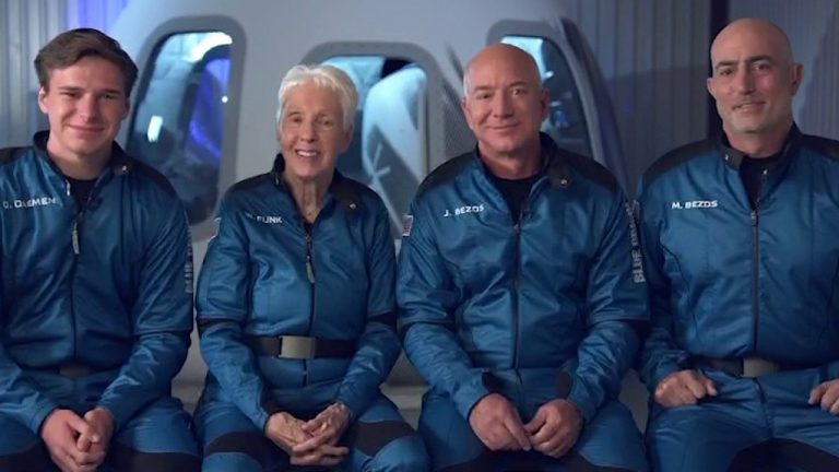 Live η εκτόξευση του Jeff Bezos στο διάστημα