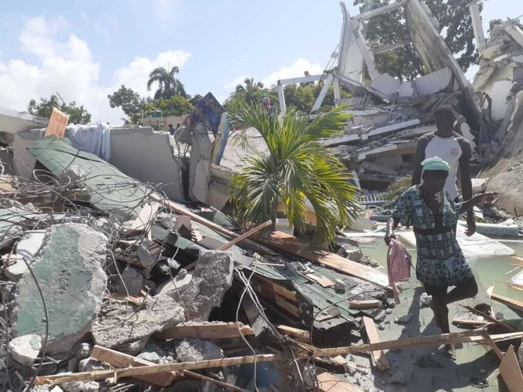 Φονικός σεισμός στην Αϊτή: Τους 1.297 έφθασαν οι νεκροί, πάνω από 5.700 τραυματίες
