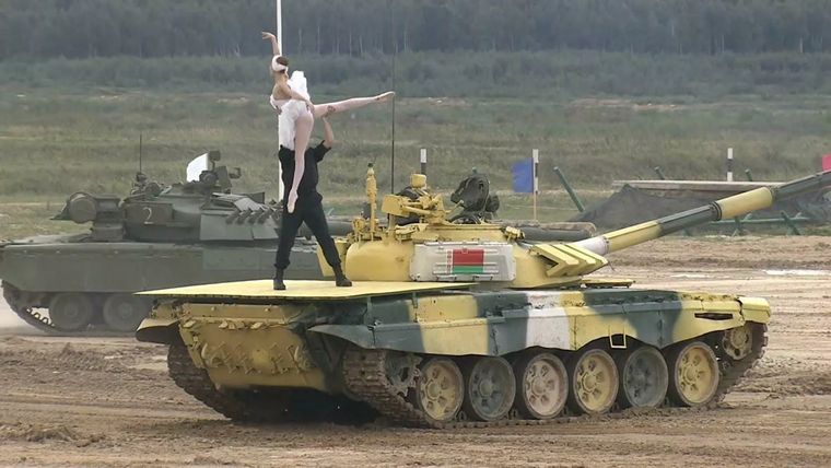 Μπαλέτο και άρματα μάχης: Mοναδική παράσταση στους Διεθνείς Στρατιωτικούς Αγώνες στη Μόσχα