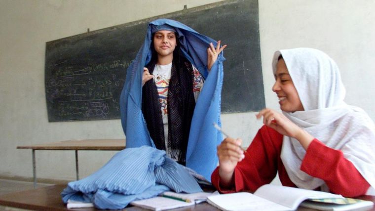 Αφγανιστάν: Οι γυναίκες θα μπορούν να φοιτούν στο πανεπιστήμιο, αλλά όχι σε μικτές τάξεις, ανακοίνωσαν οι Ταλιμπάν