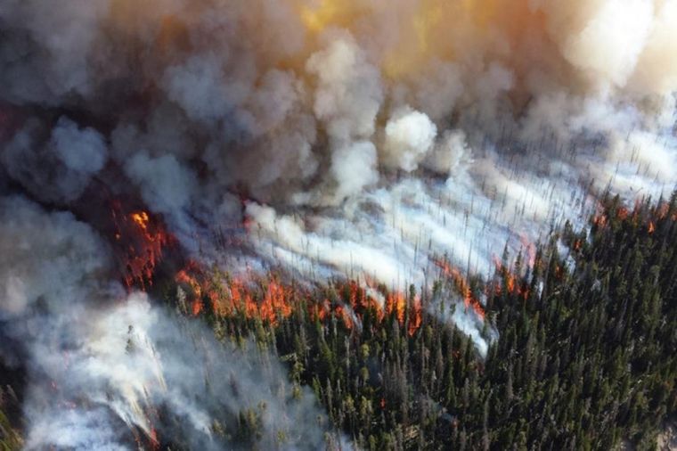 Επιδεινώνονται οι πυρκαγιές στη Σιβηρία – Ο καπνός φτάνει στον Βόρειο Πόλο