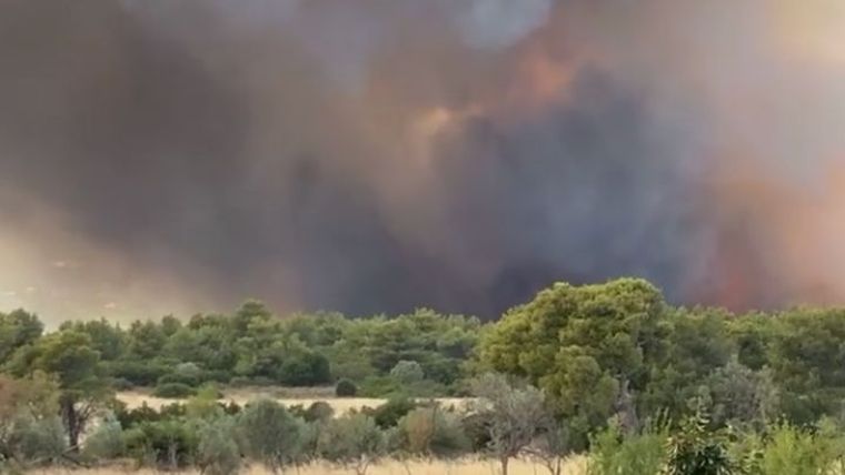Πυρκαγιά στη Βαρυμπόμπη – Ειδοποίηση από το 112 – Διακοπές κυκλοφορίας στην περιοχή