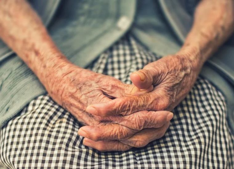Ηλικιωμένη 101 ετών νίκησε τον κορονοϊό – Ήταν πλήρως εμβολιασμένη