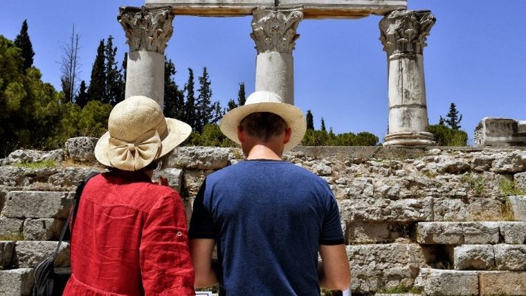 Ψήφος εμπιστοσύνης στο «ελληνικό καλοκαίρι» από Έλληνες και ξένους επισκέπτες