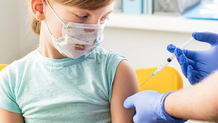 Θεοδωρίδου και Παπαευαγγέλου απαντούν στους γονείς για τον παιδικό εμβολιασμό