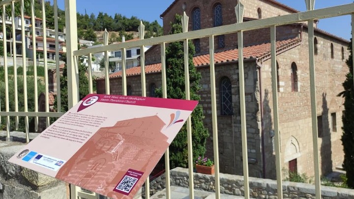 «Έξυπνες» τουριστικές πινακίδες σε τοπόσημα και μνημεία του Δήμου Σερρών