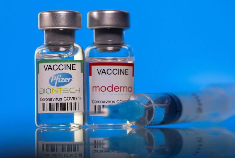 Ομολογία Pfizer-Moderna: Η προστασία των εμβολίων εξασθενεί με τον χρόνο