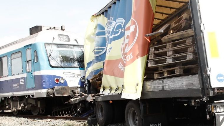 Σύγκρουση τρένου με φορτηγό στην ισόπεδη διάβαση Διαβατών