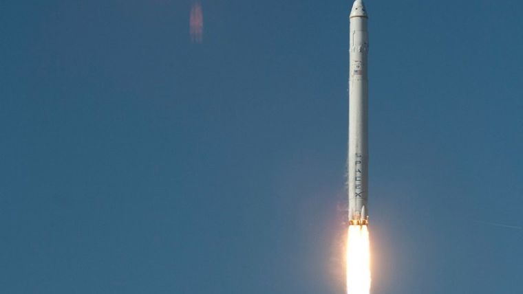 Απογειώθηκε ο πύραυλος Falcon 9 της SpaceX στην πρώτη διαστημική αποστολή με ερασιτέχνες αστροναύτες