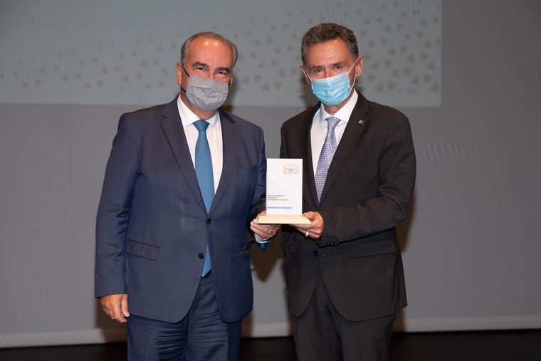 Το τιμητικό βραβείο «Θαλής ο Μιλήσιος» στον Δρ. Αθ. Κελέμη, για την πολυετή στήριξη των ελληνογερμανικών σχέσεων