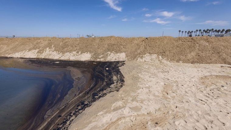 Περιβαλλοντική καταστροφή στα ανοικτά Καλιφόρνια από πετρελαιοκηλίδα