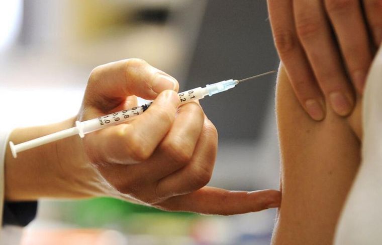 Στα φαρμακεία τα αντιγριπικά εμβόλια – σήμερα ξεκινά η συνταγογράφηση