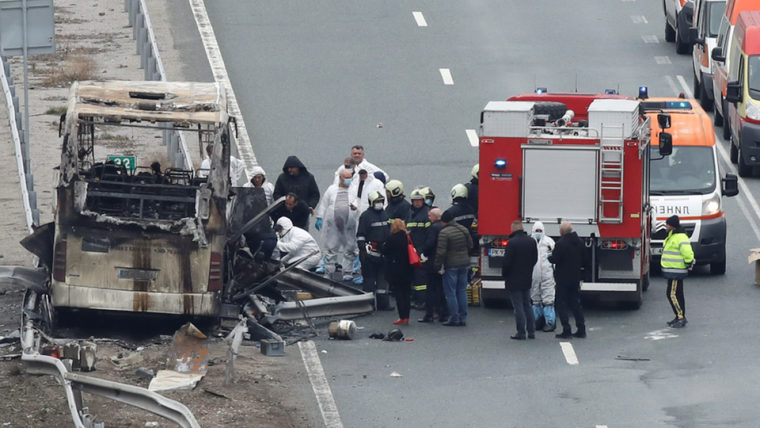 Ανθρώπινο λάθος του οδηγού ή μηχανική βλάβη, οι δύο εκδοχές για τα αίτια του δυστυχήματος με τους 46 νεκρούς στη Βουλγαρία