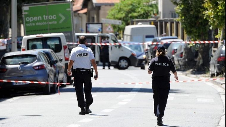 Αστυνομικός τραυματίστηκε στις Κάννες μετά από τρομοκρατική επίθεση με μαχαίρι