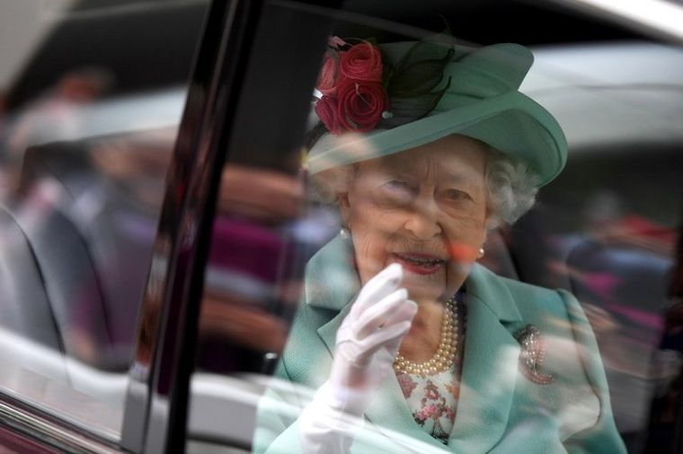 Πρίγκιπας Κάρολος: Η βασίλισσα Ελισάβετ είναι καλά