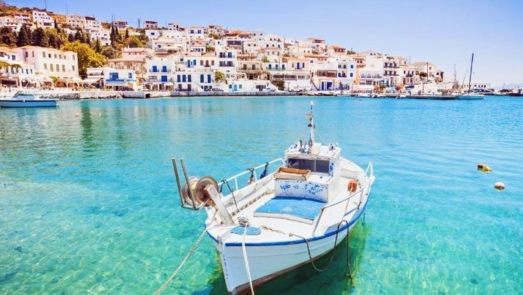 Η Ελλάδα αναδείχθηκε δεύτερος καλύτερος τουριστικός προορισμός της Ευρώπης στα ταξιδιωτικά βραβεία RCA 2021