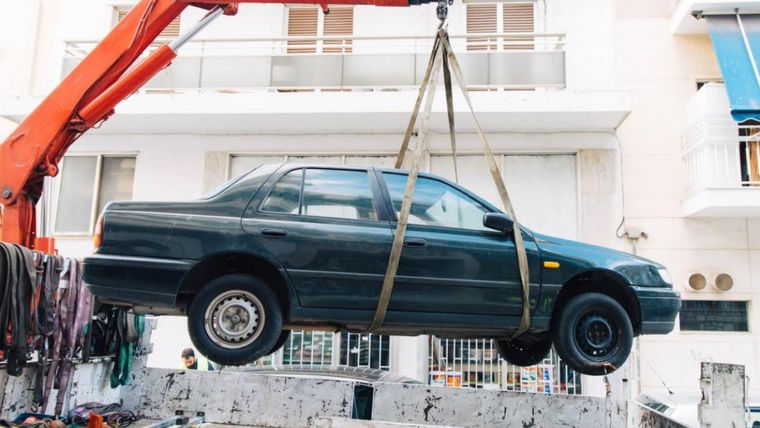 Ο Δήμος Αθηναίων απομάκρυνε 3.862 εγκαταλελειμμένα οχήματα