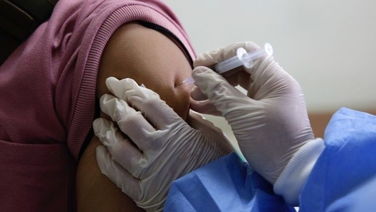 Ιταλία: 50χρονος πήγε να κάνει το εμβόλιο με… ψεύτικο χέρι