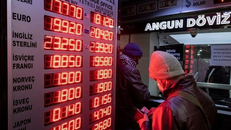Η κεντρική τράπεζα της Τουρκίας πούλησε 844 εκατ. δολ. για να περιορίσει την κατάρρευση της λίρας