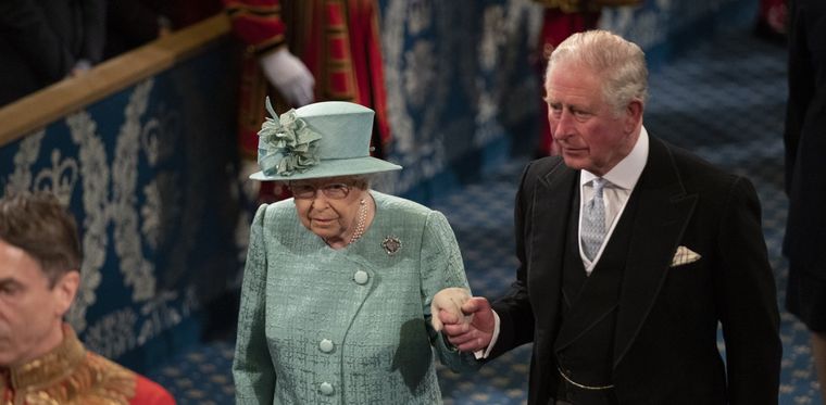 Συντροφιά με τον πρίγκιπα Κάρολο θα περάσει η βασίλισσα Ελισάβετ τα Χριστούγεννα
